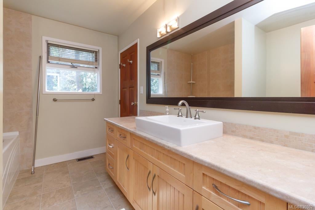 7760 Milligan Rd, Sooke
