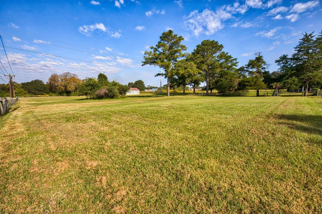 210 W Chatham St Bellville, Tx 77418