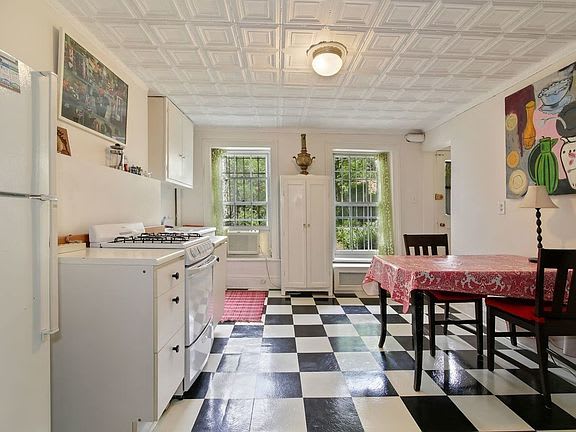 215 Bergen St Unit: Garden