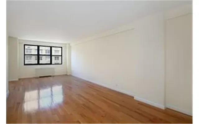 201 E 28th St, Unit 15J