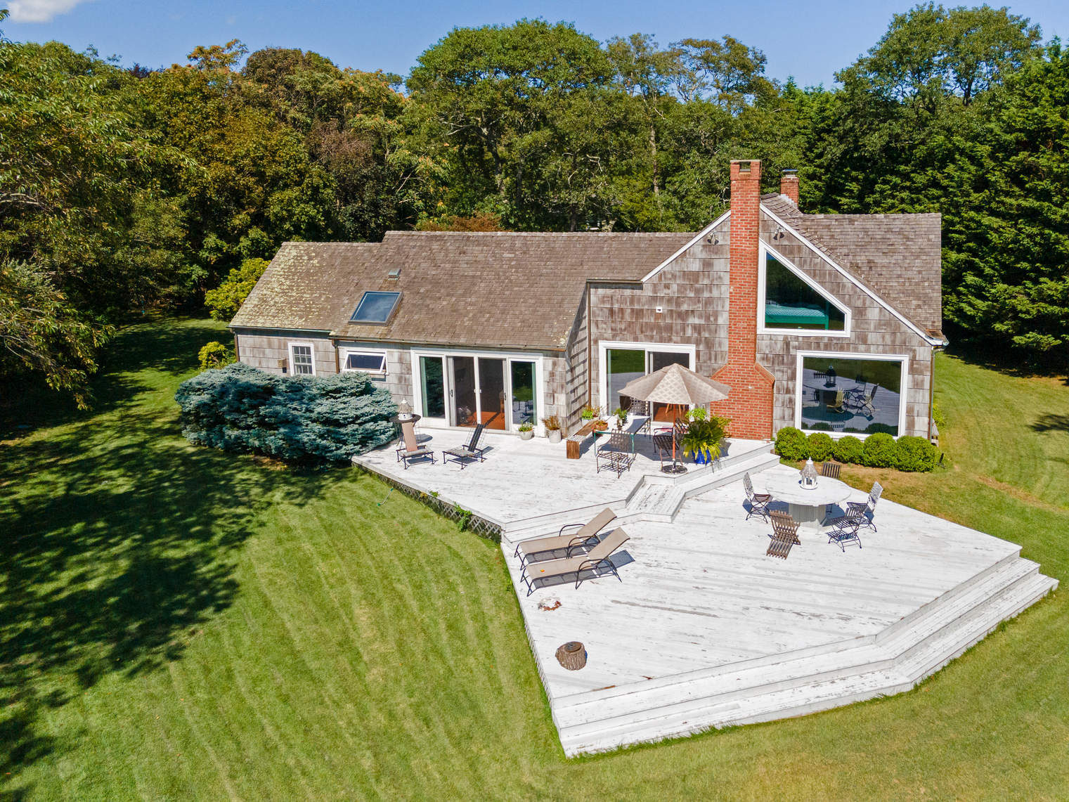 Light-Filled Waterfront Cottage