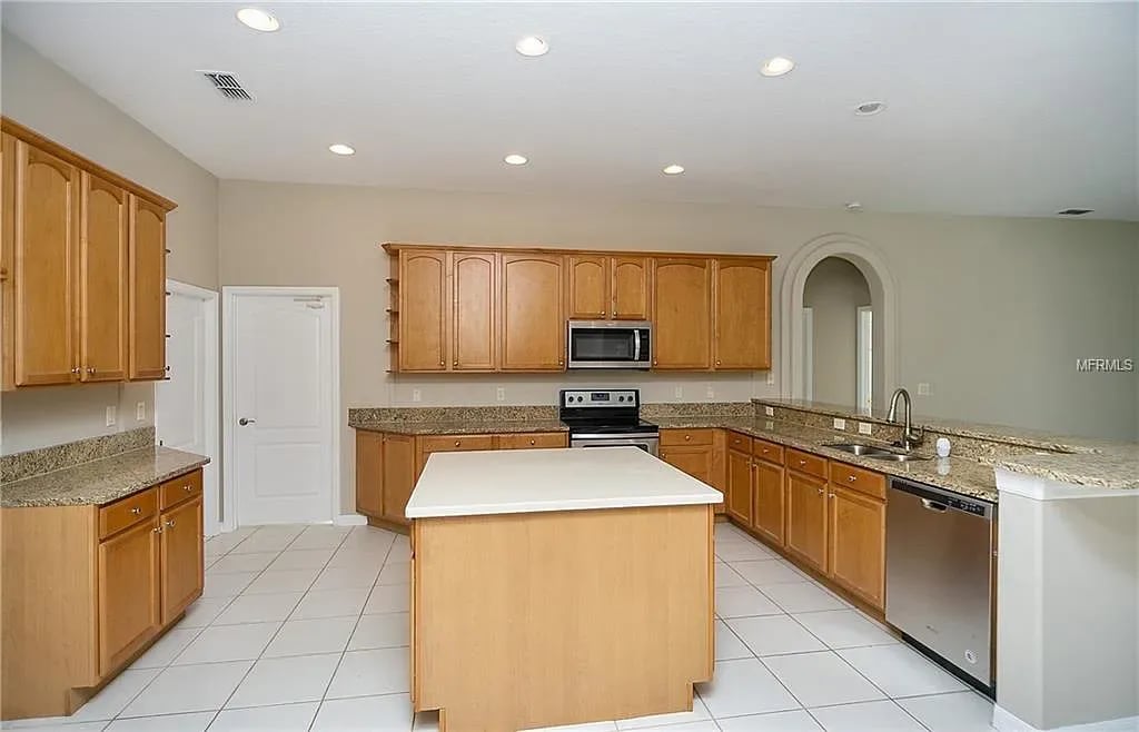 9033 LAKE COVENTRY CT
