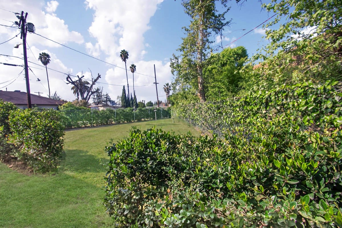 5730 Gentry Ave Valley Village, CA
