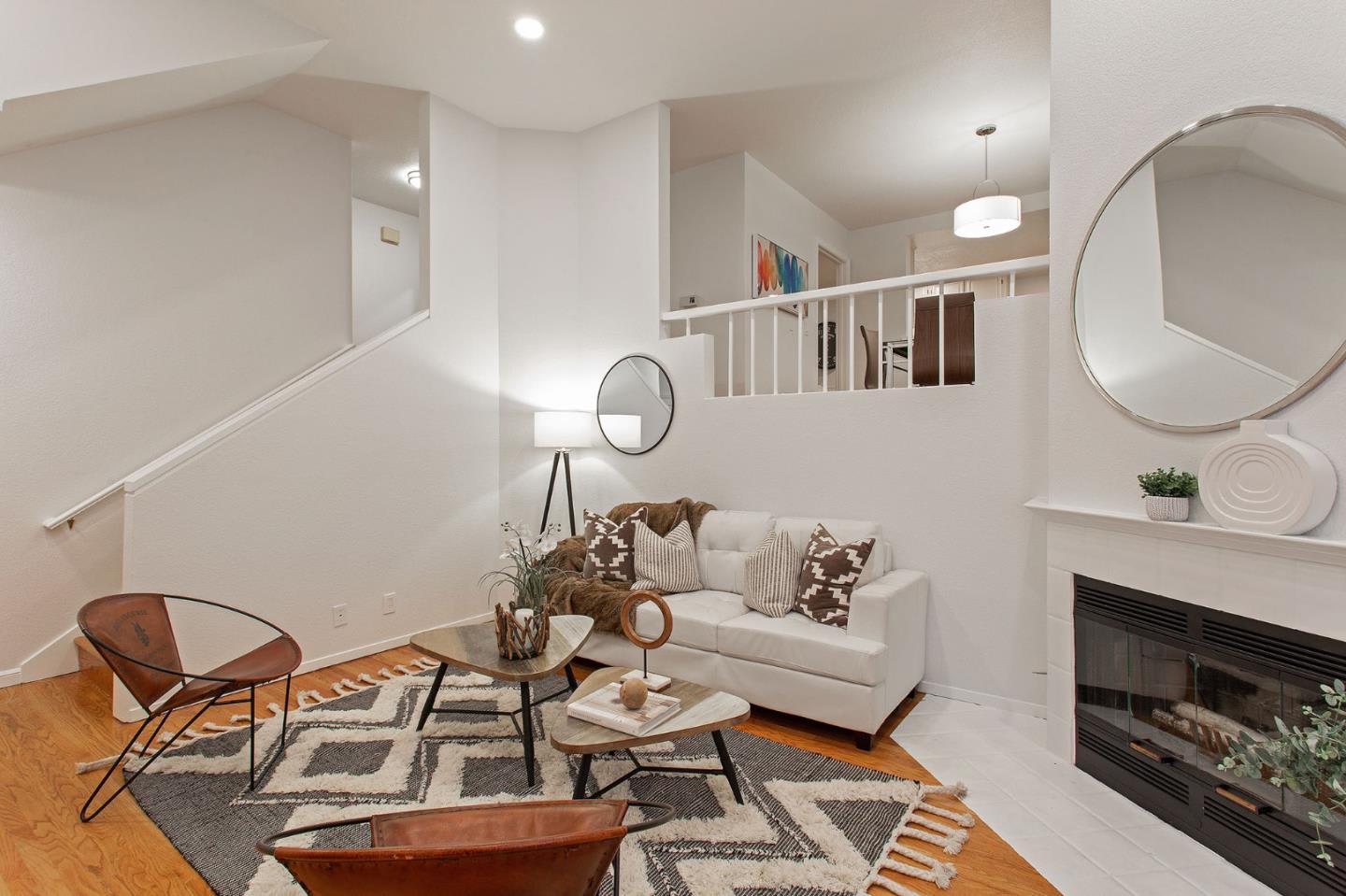844 Portwalk Pl