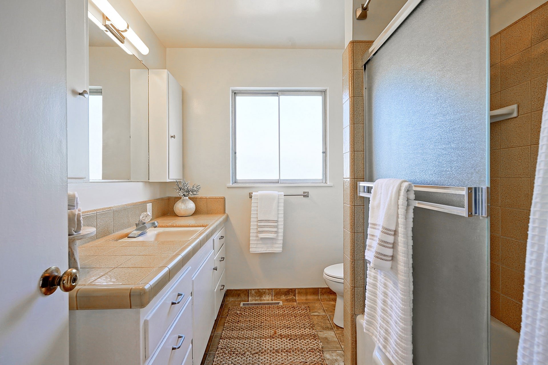 Pacific Grove Jewel - 910 Short St