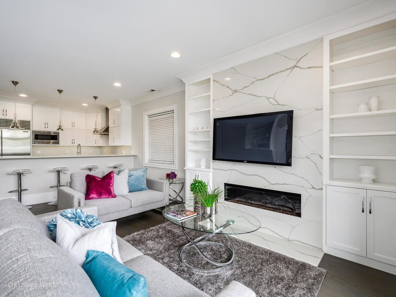 2040 N Burling