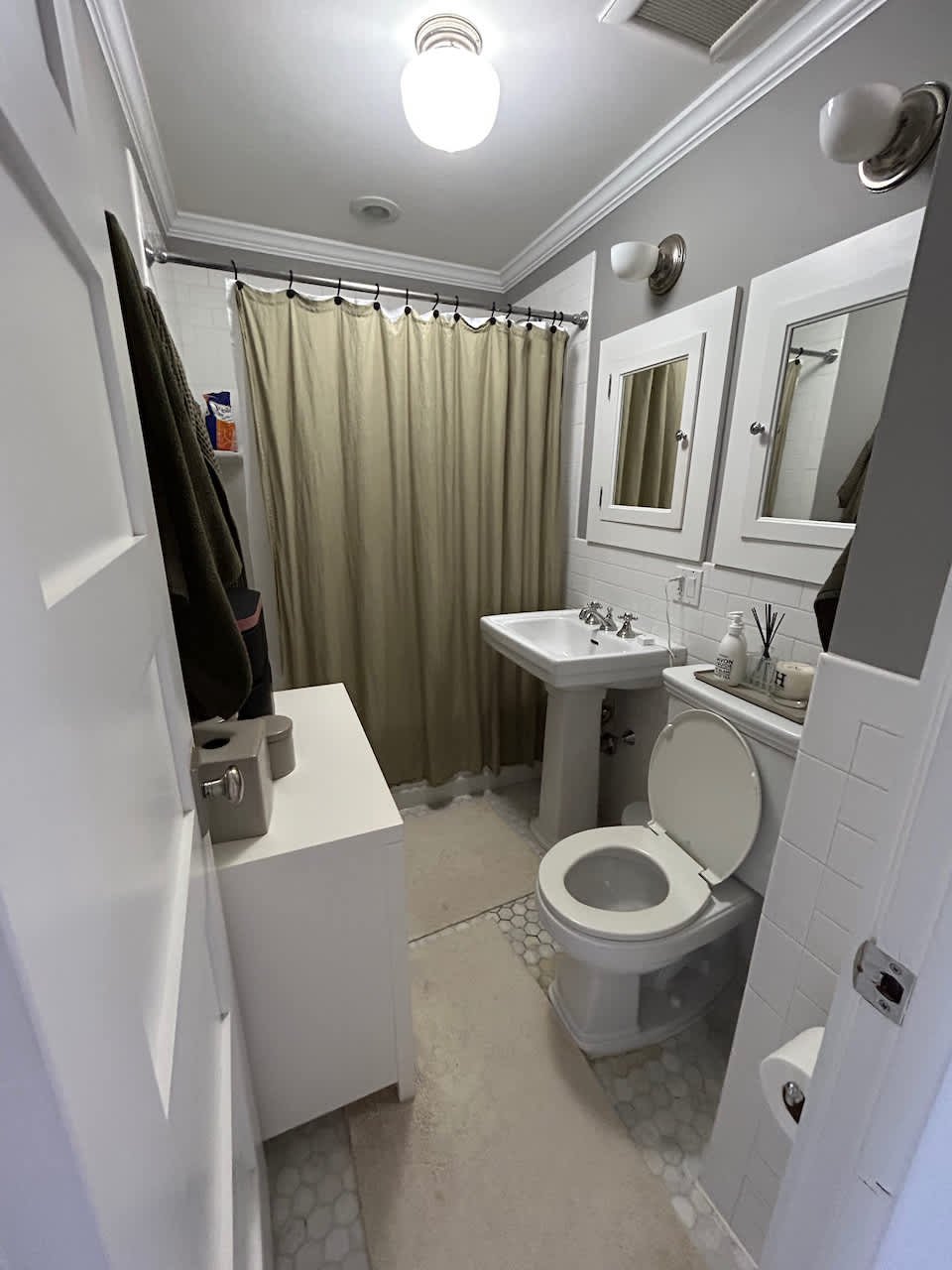 Union Park - 1.5 Bed 1 Bath with Laundry and GARAGE PARKING! September 1 