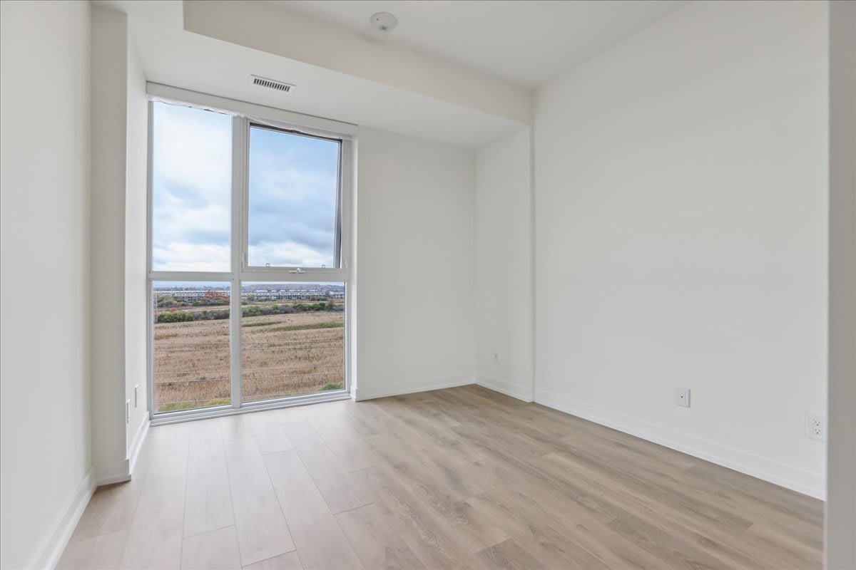 1 bed+ den in uptown core!