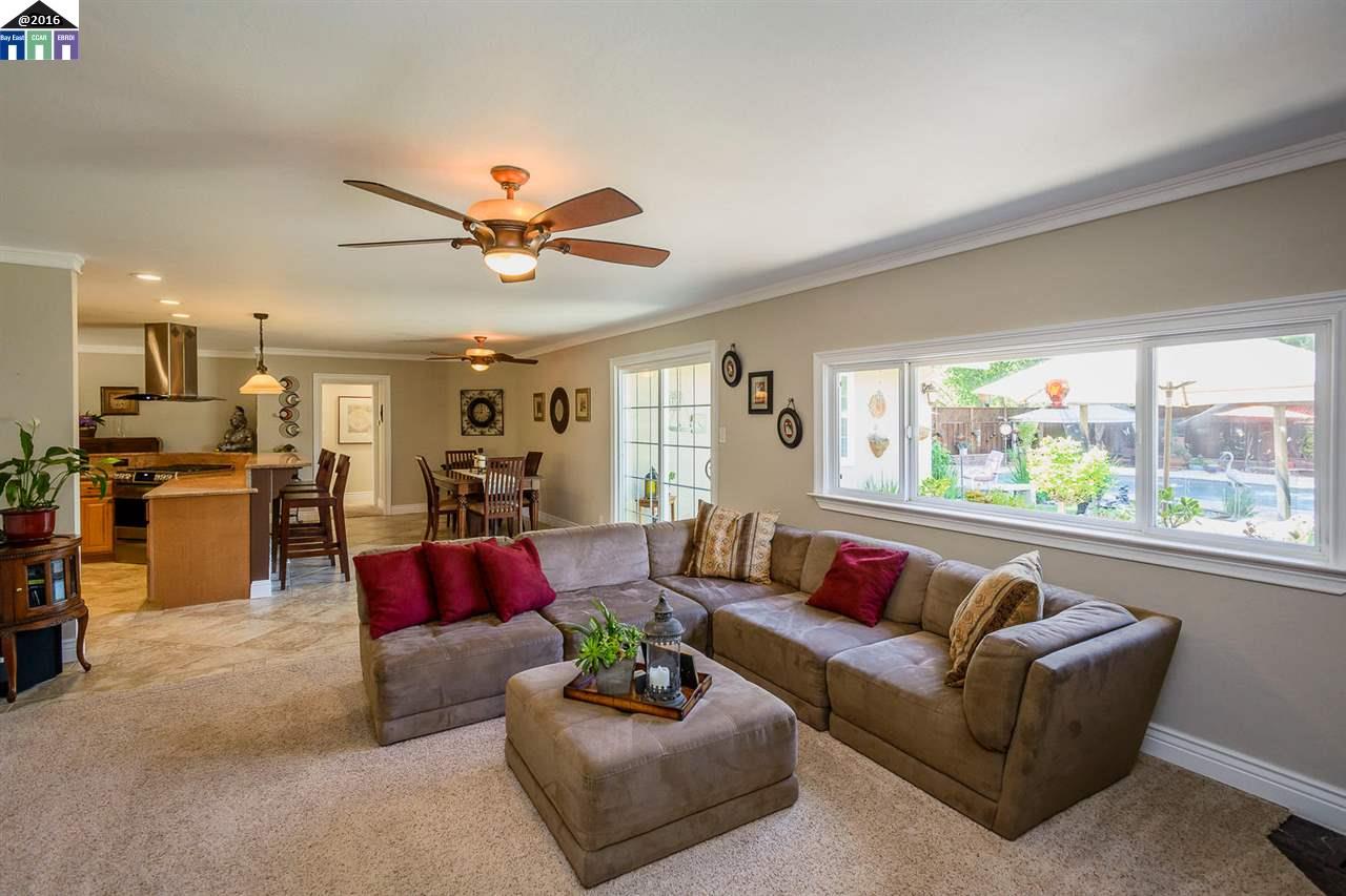 260 Clydesdale Dr