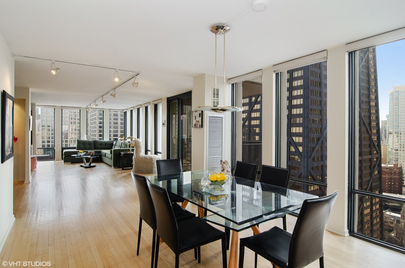 200 E Delaware Pl, #33F