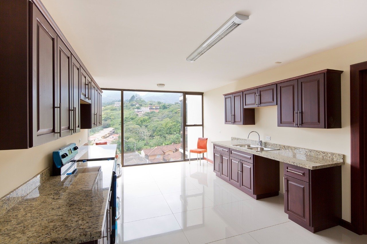Spacious Mountain View Condo, Escazu, San Jose