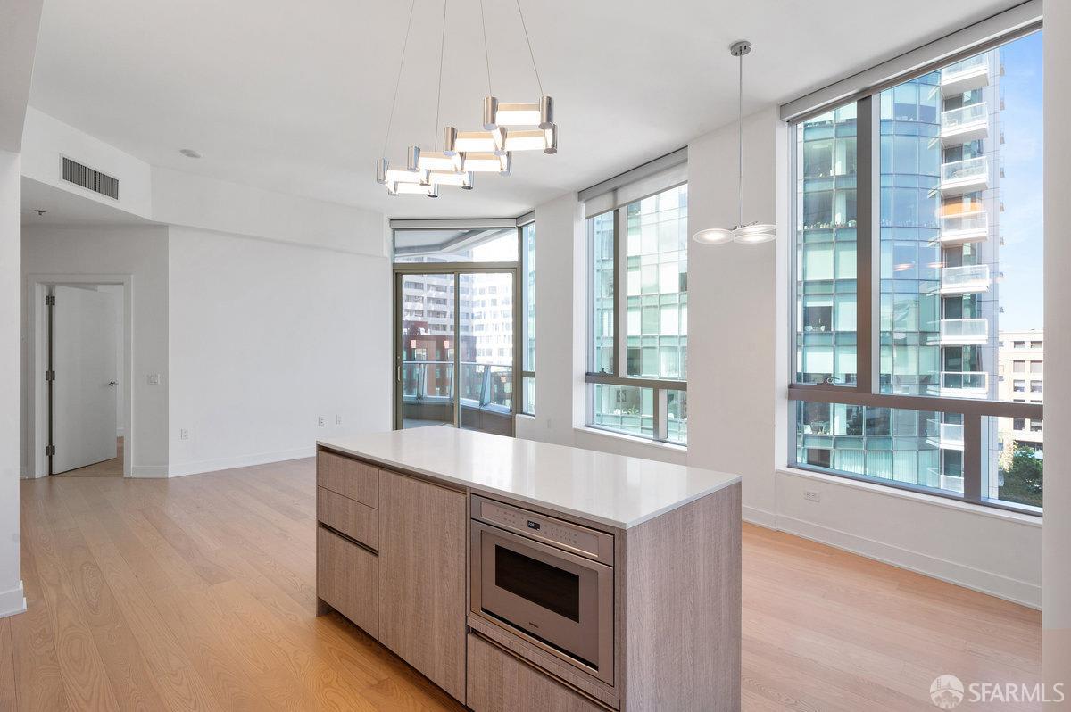 318 Main St #8H