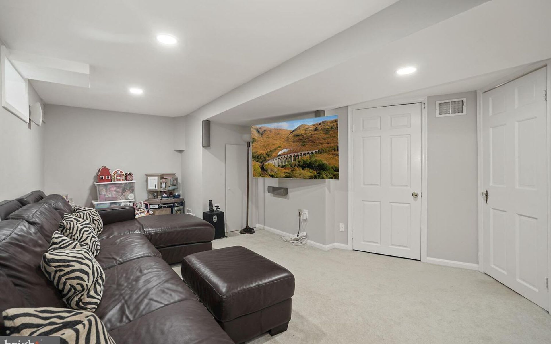 1409 Oakcrest Dr