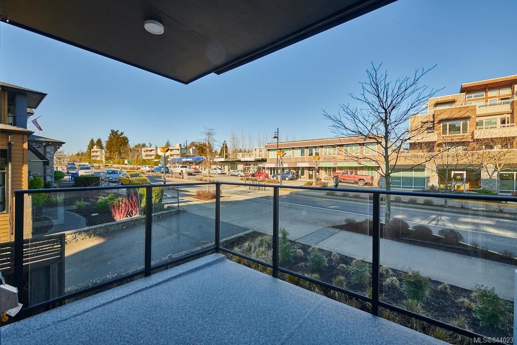 207-7162 W Saanich Rd