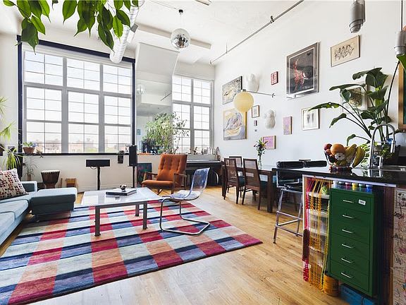 689 Myrtle Ave Apt: 3A 