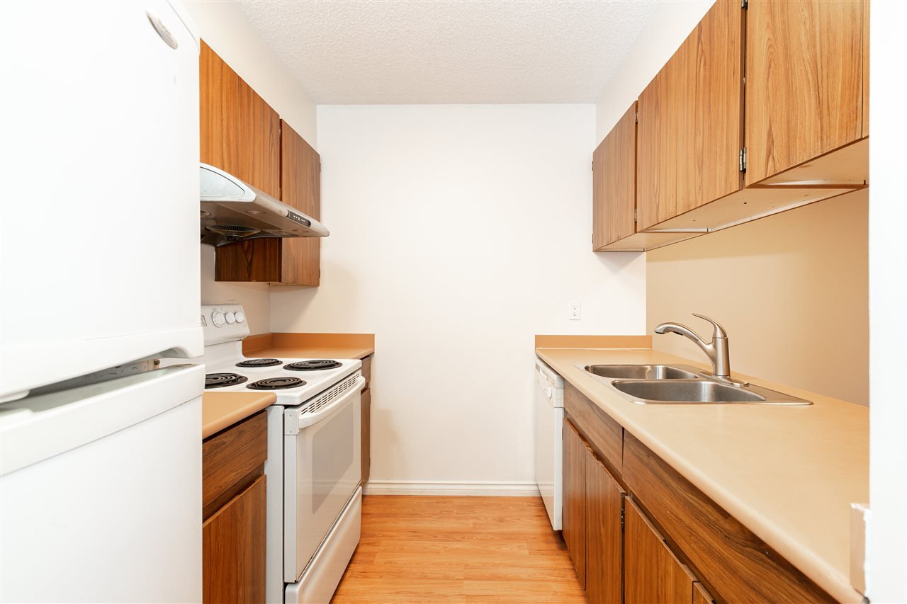 303-9521 Cardston Ct