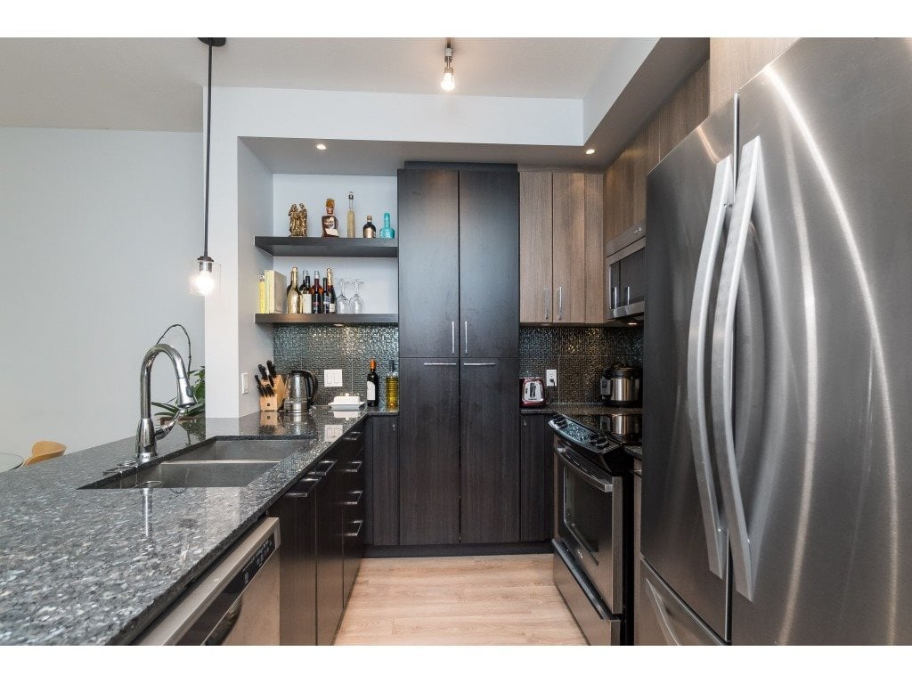 C313-20211 66 Ave