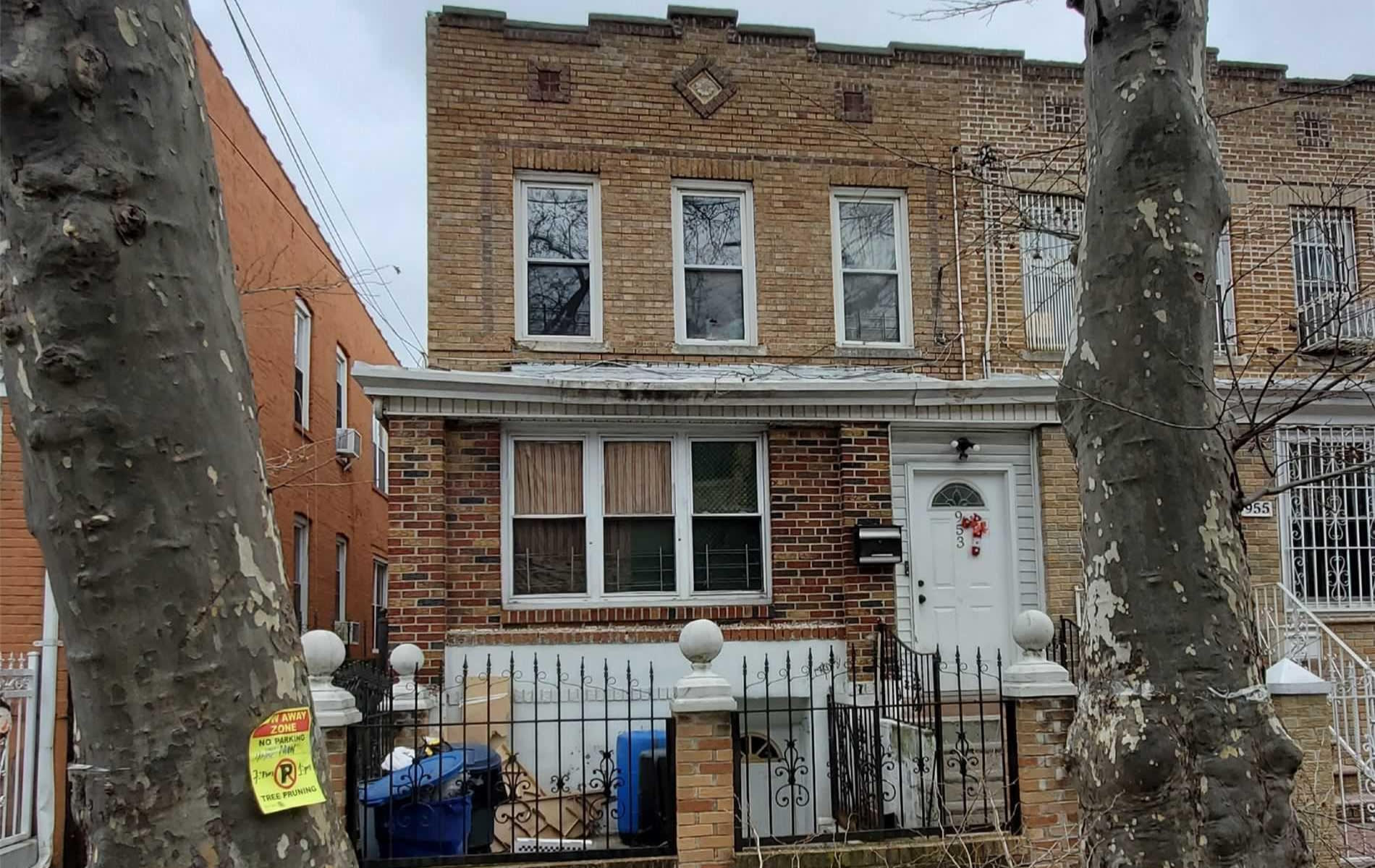953 Dumont Ave