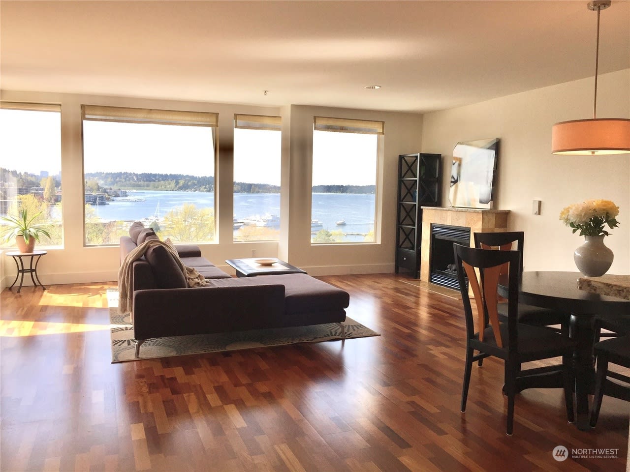 220 1st St, #401