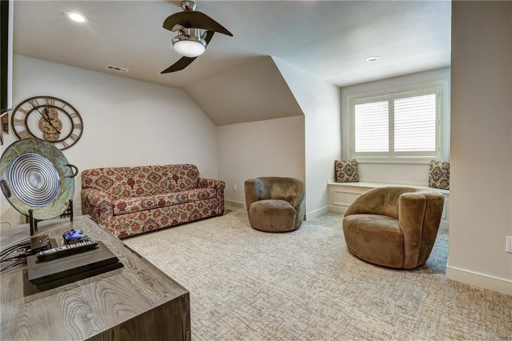 916 Belva Ln