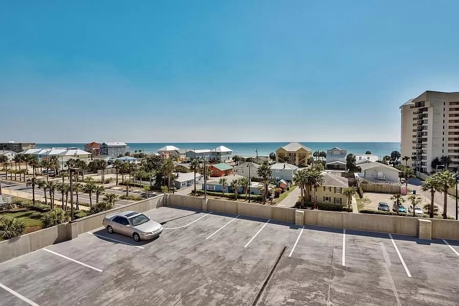 9860 S Thomas Drive Unit 1015