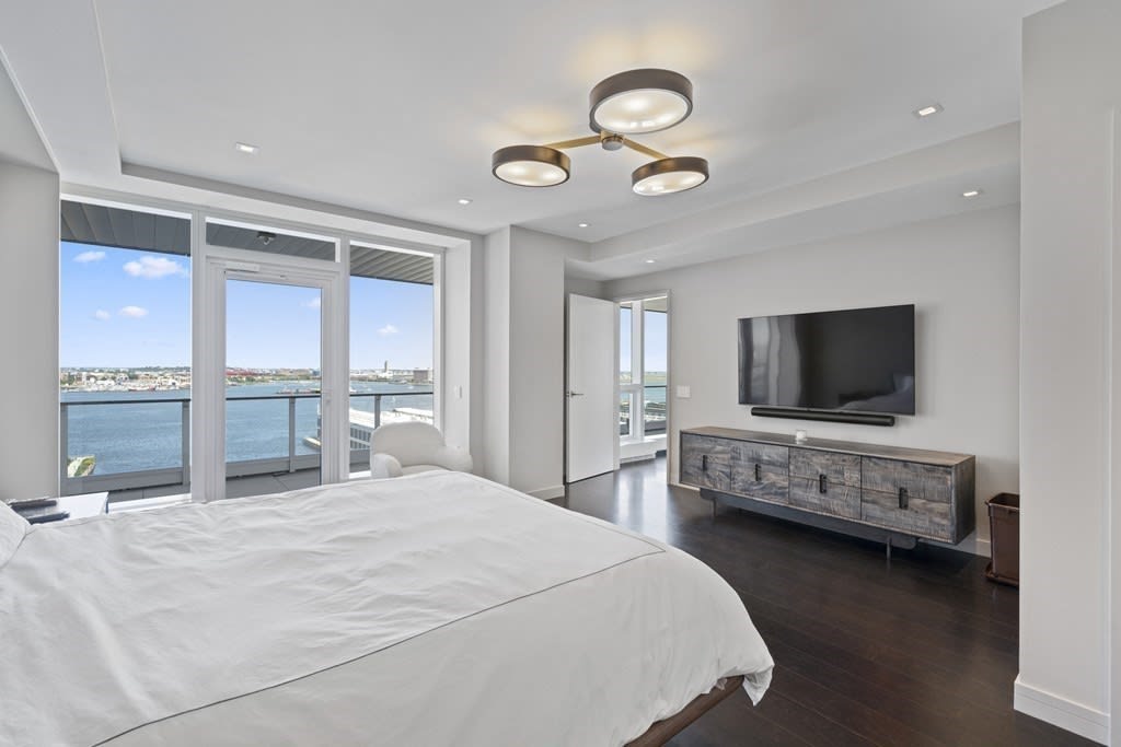 150 Seaport Blvd #16E