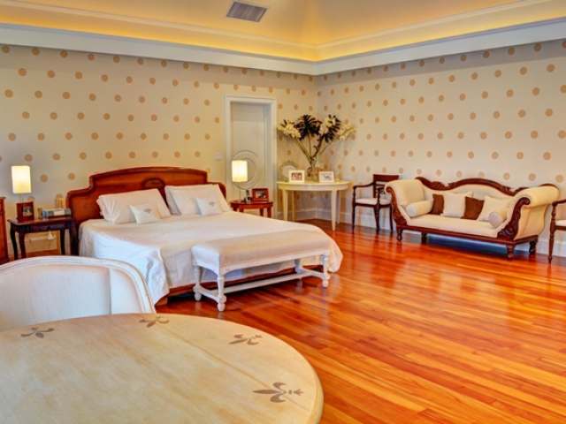 Canalfront Mansion in Port New Providence
