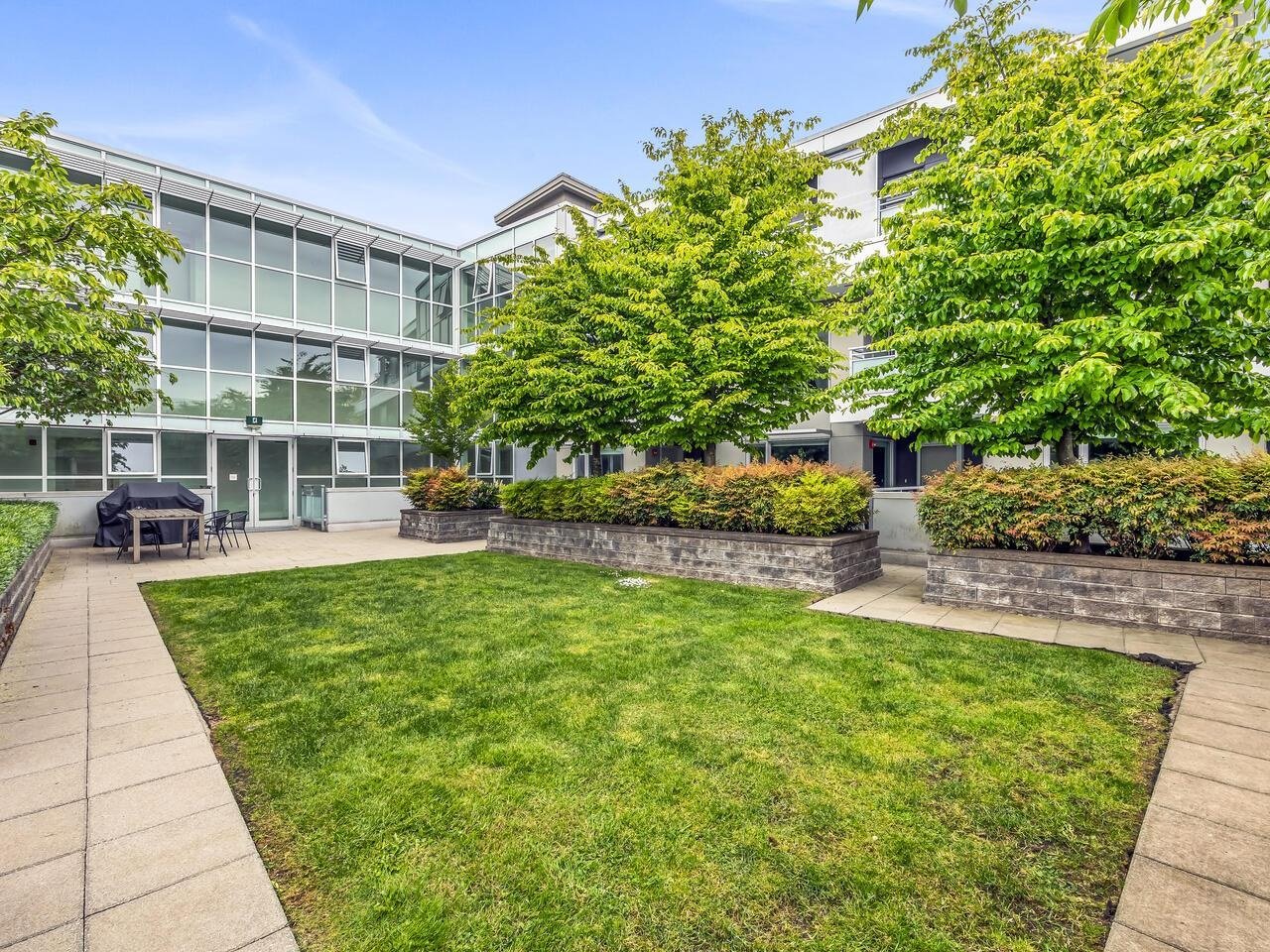 410-1061 Marine Dr