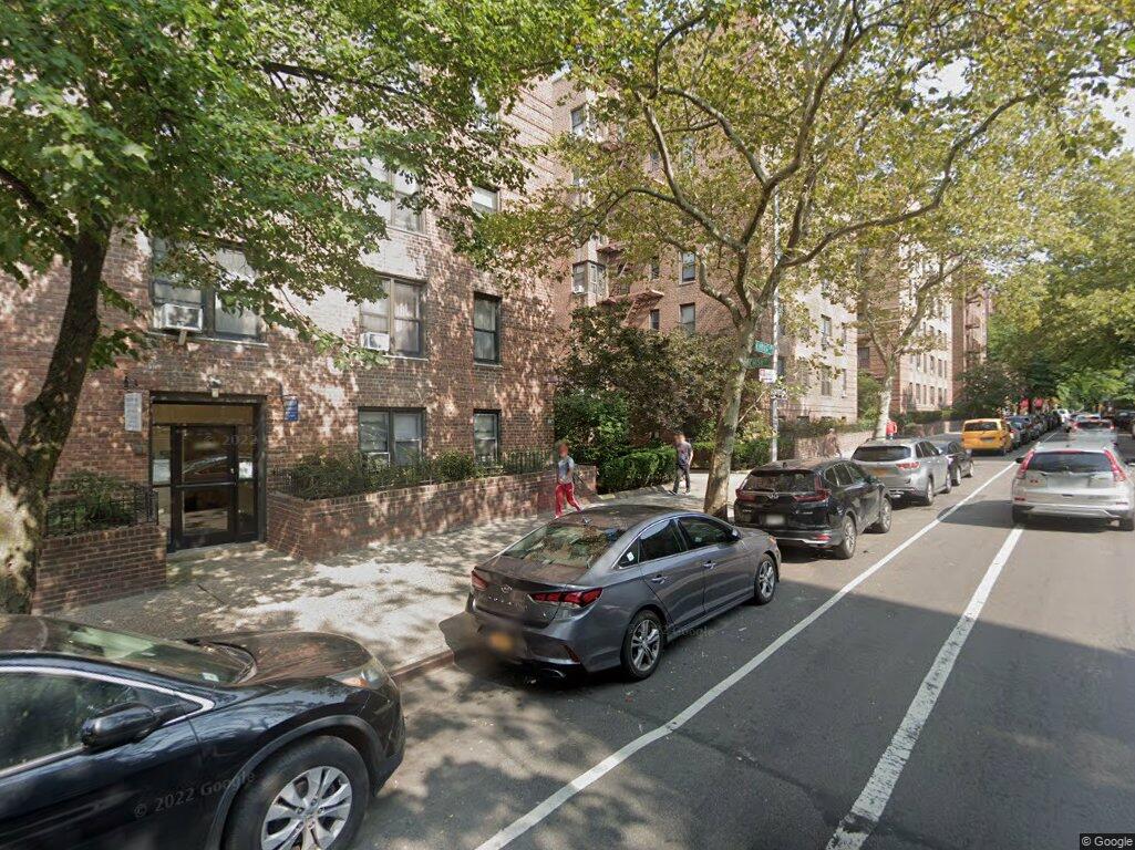 8425 ElmhurSt Ave, #1T