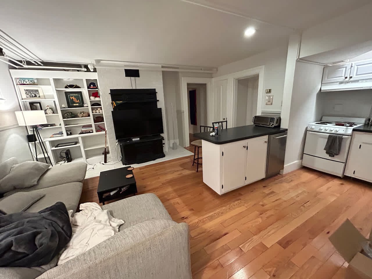 Fairfield @ Marlborough Street 1 Bed - Private Entry and Semi-Private Patio! available AUGUST! 