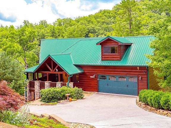 2405 Lower Bluff Way