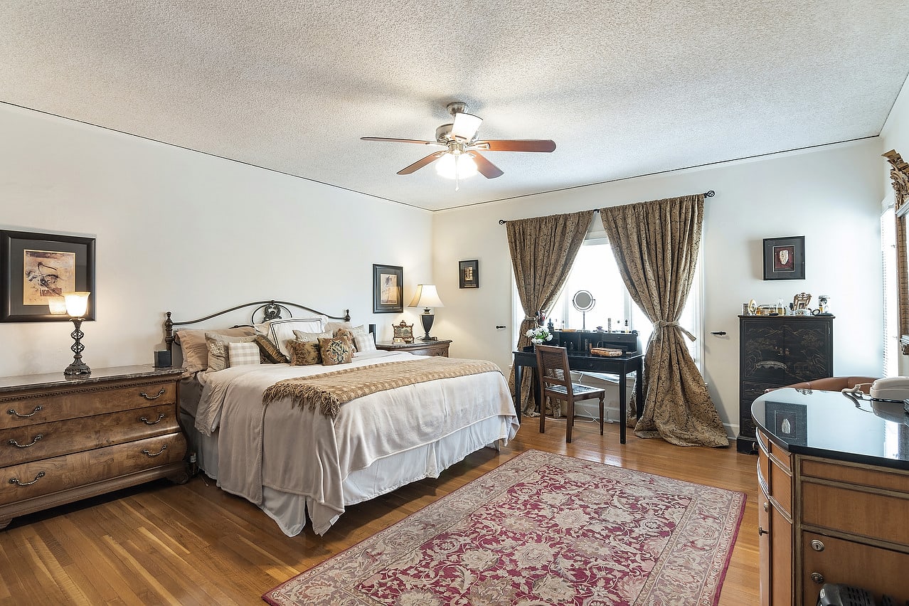 143 S Mansfield