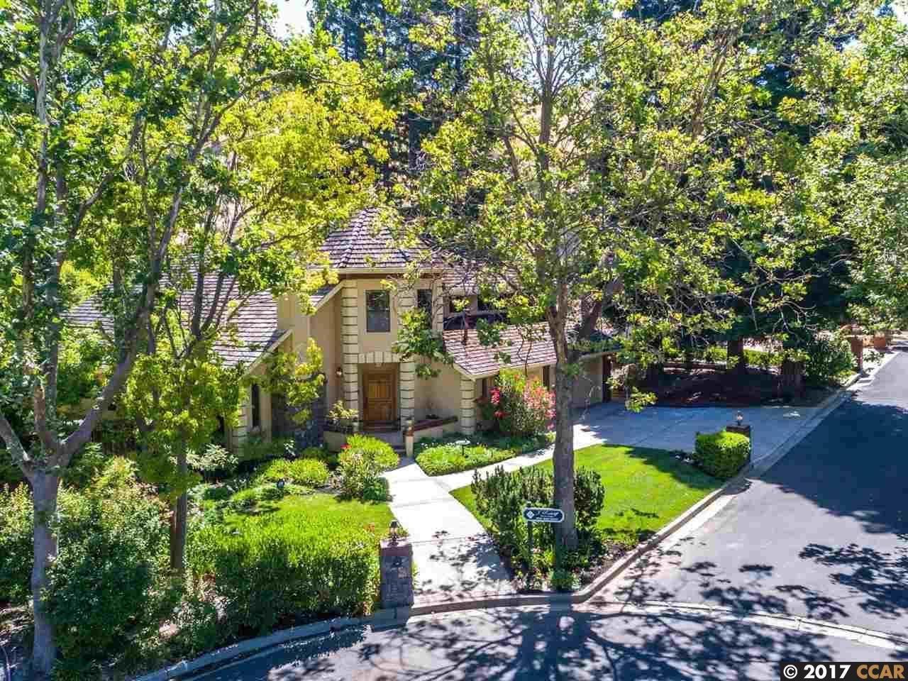 65 Hickory Ct