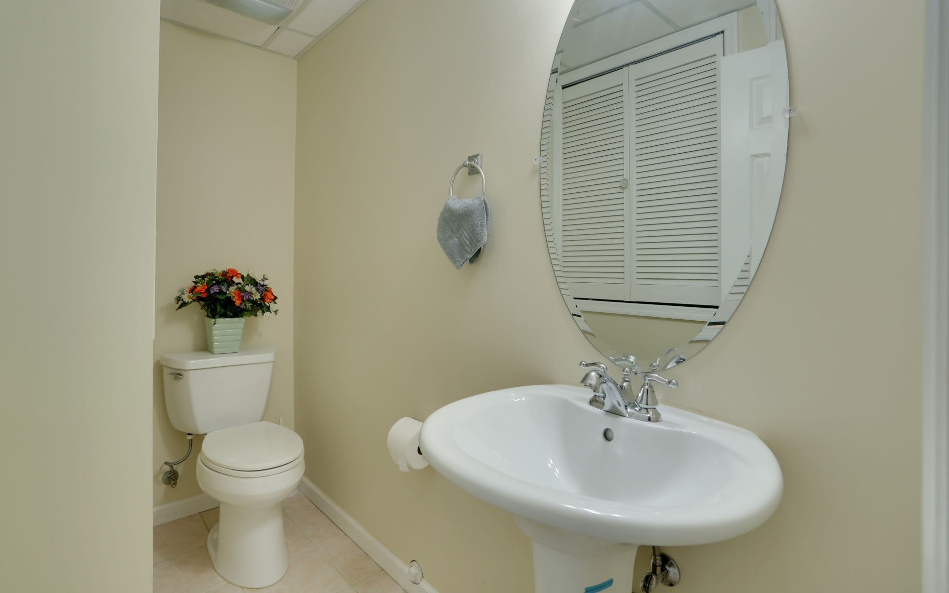 8 SHOREHAM CT