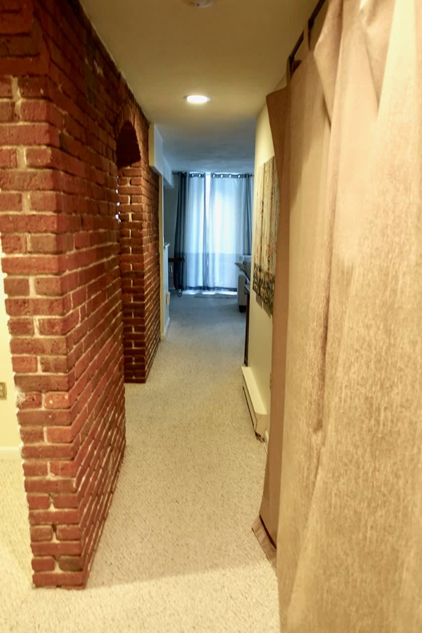 Worcester Square - 1.5 / 1 bed w. Parking, Laundry and Yard - Pets Negotiable! 