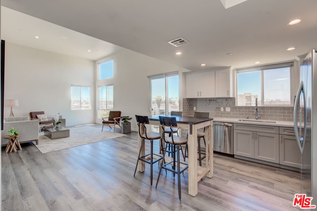 1055 South Serrano Ave, #505