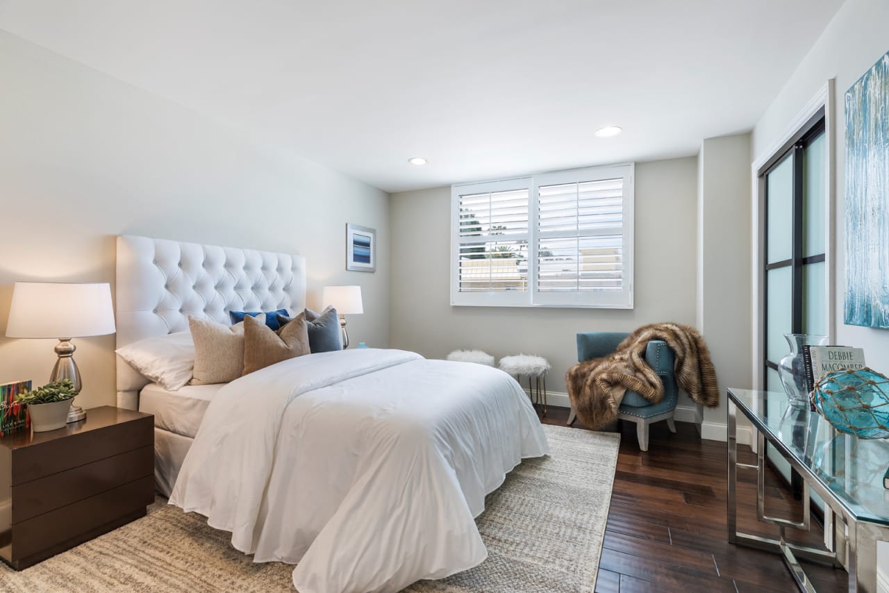 137 S Palm Drive #406