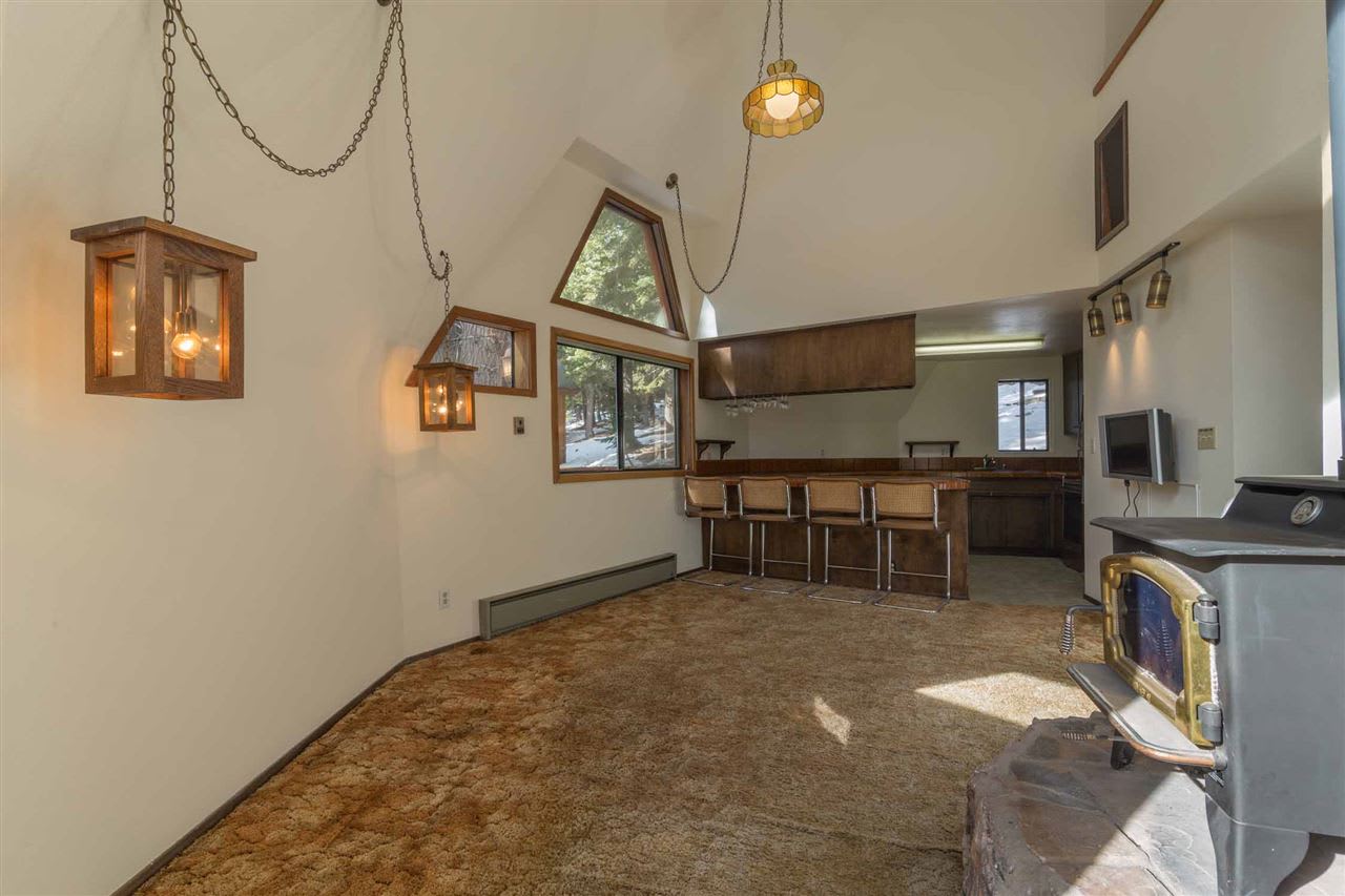 12784 Falcon Point Pl