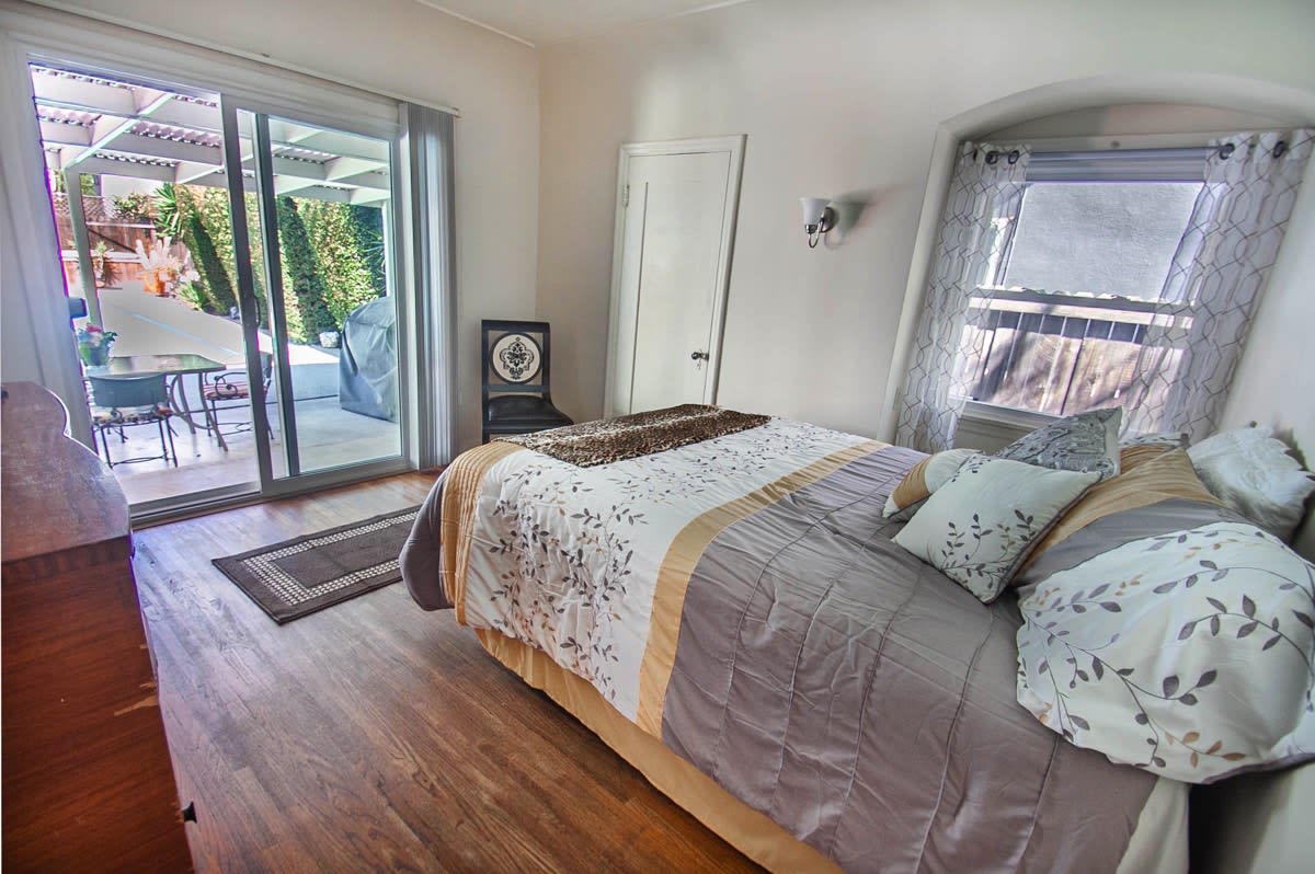4711 Cartwright Ave Toluca Lake, CA