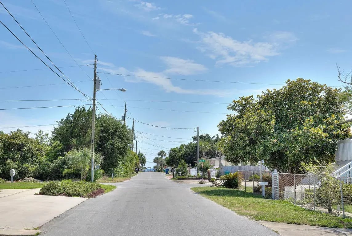 406 ALBATROSS Street