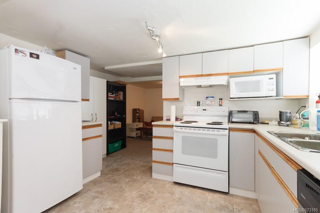 1421 Simon Rd, Saanich
