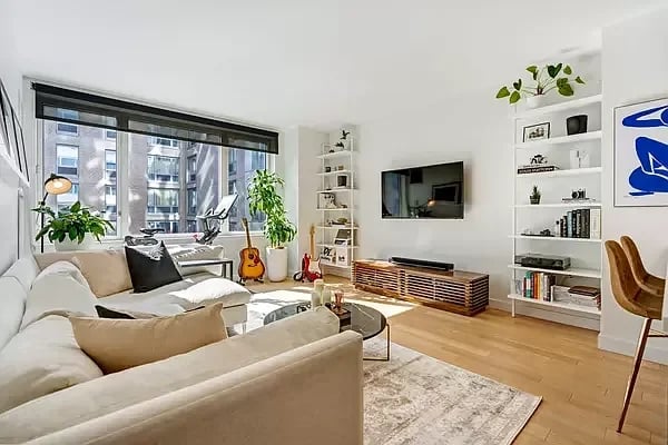 22 N 6th St APT 8M