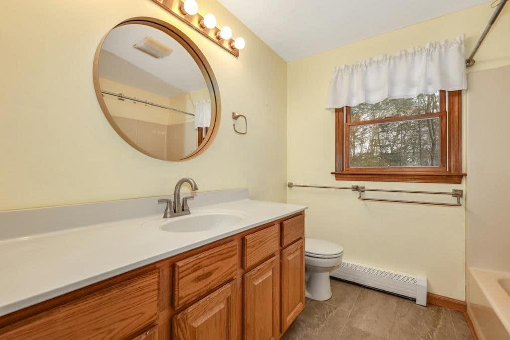1010 Flat Hill Rd