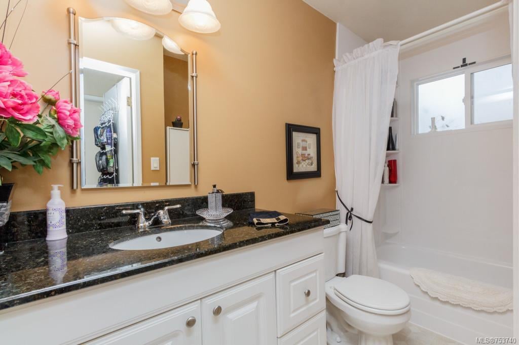 732 Thomasset Pl, Langford