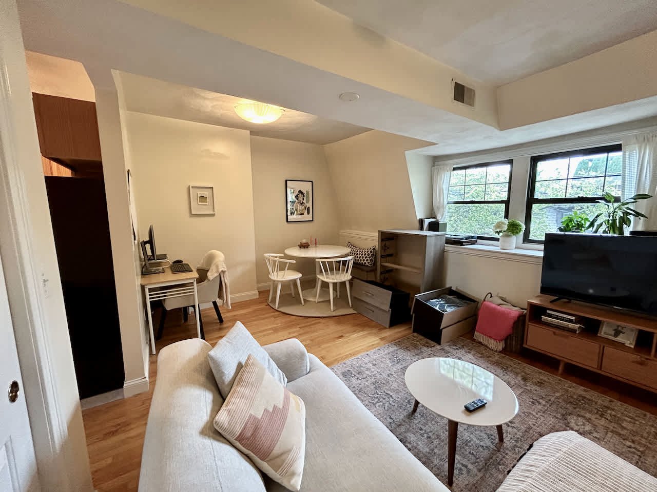 South End - Penthouse 1 bed 1 bath w. Central air/heat & Laundry! 