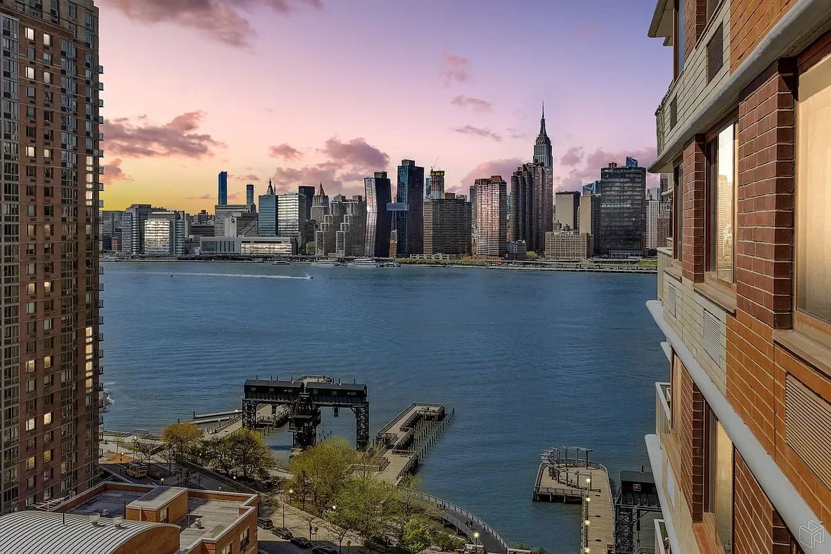 4-47 48th Avenue Unit: 21L 
