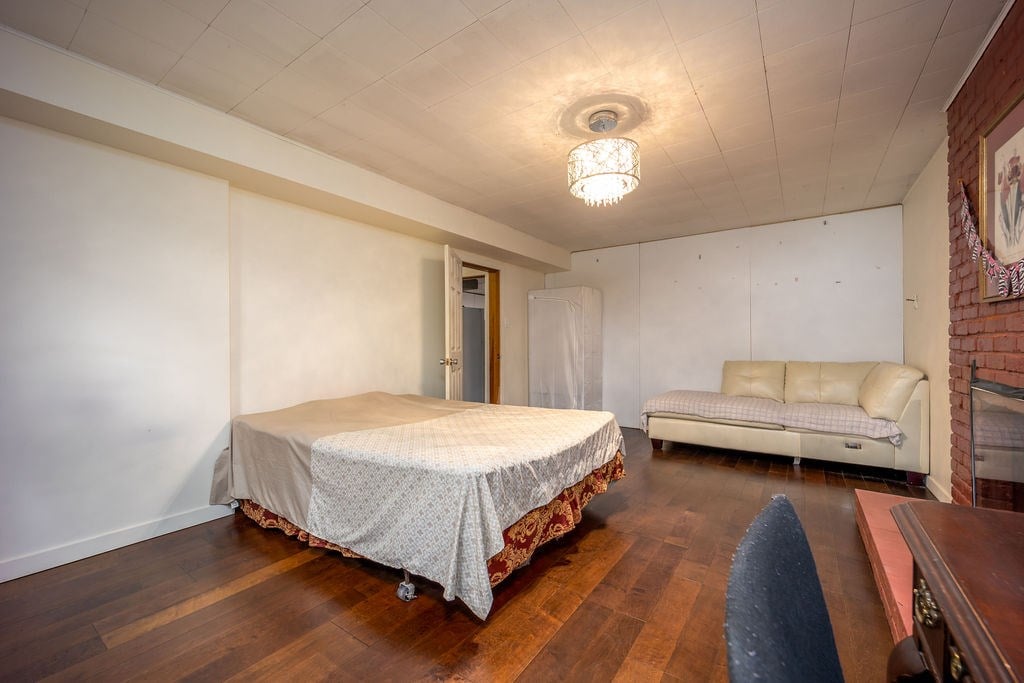 7460 Kraft Cres