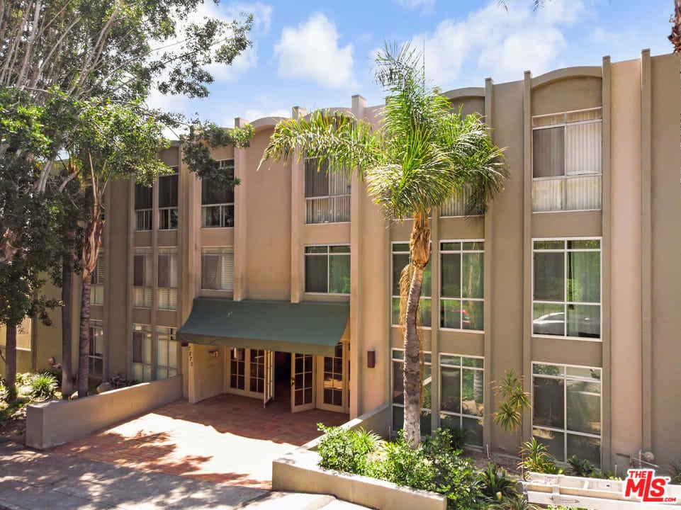 7270 Hillside Ave #302