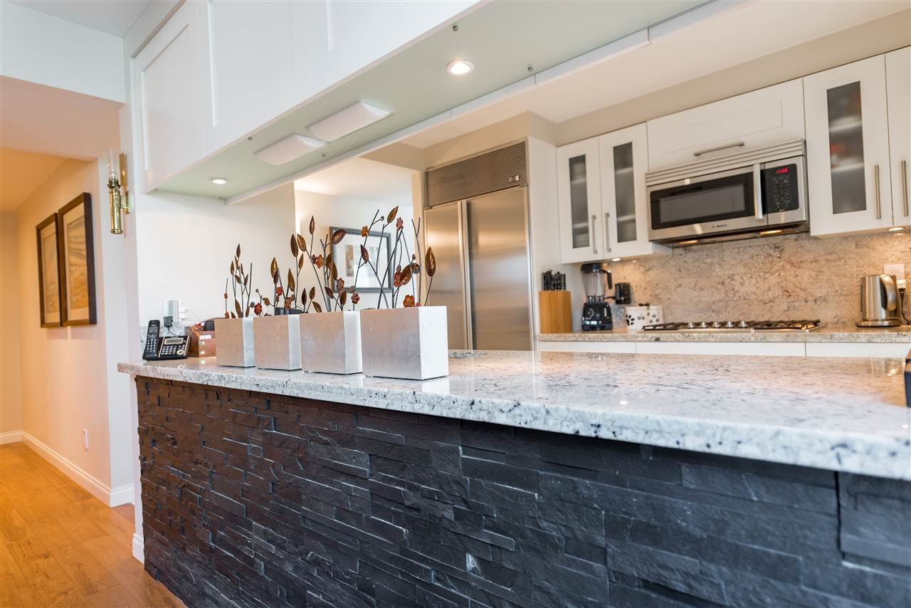 1104-590 Nicola St