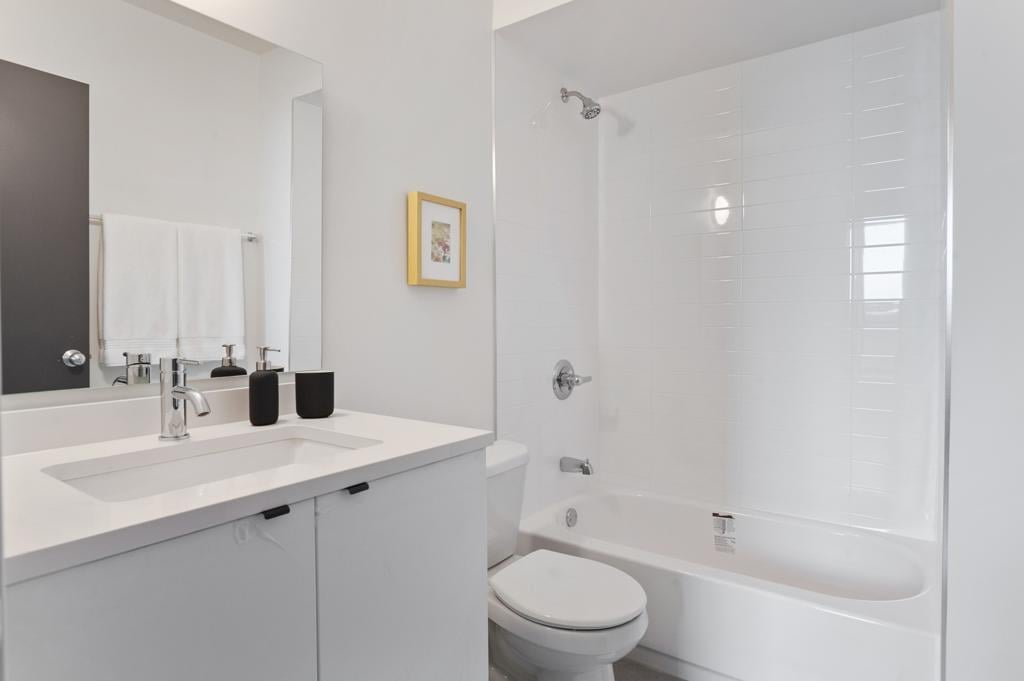 2750 N Kenmore Avenue # 2F